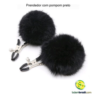 Prendedor com pompom preto