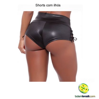 Shorts com ilhós