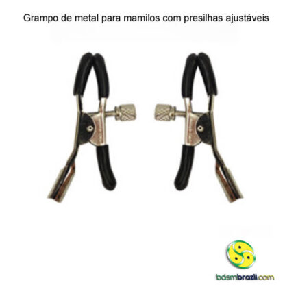 Par de grampos de metal para mamilos com presilhas ajustáveis.